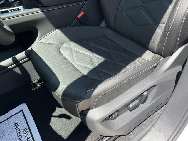 new 2025 Volkswagen Atlas car, priced at $43,225