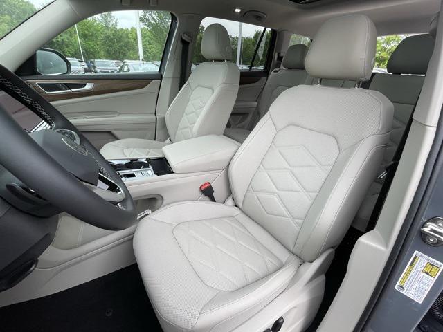 new 2025 Volkswagen Atlas car, priced at $45,990