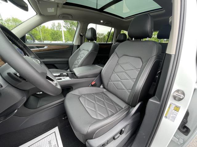 new 2025 Volkswagen Atlas car, priced at $43,963
