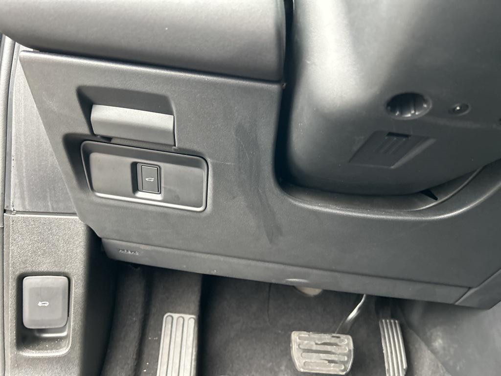 used 2025 Land Rover Range Rover Evoque car, priced at $44,001