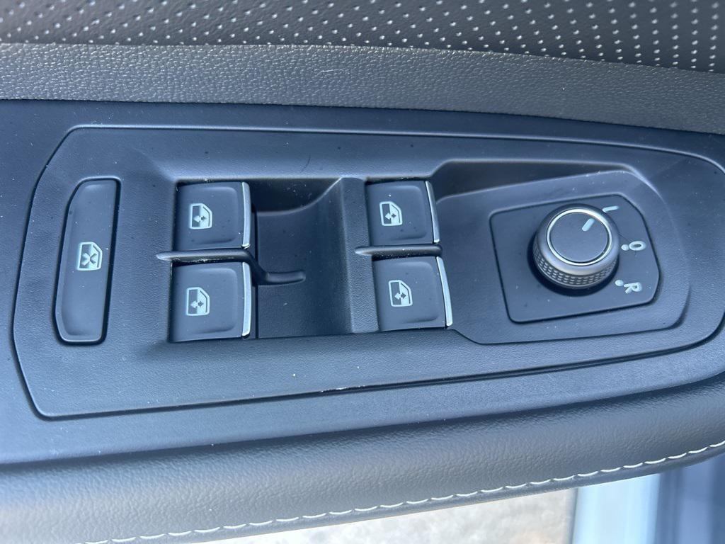 new 2026 Volkswagen Atlas Cross Sport car, priced at $41,705