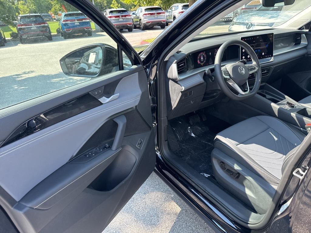 new 2025 Volkswagen Tiguan car, priced at $36,770