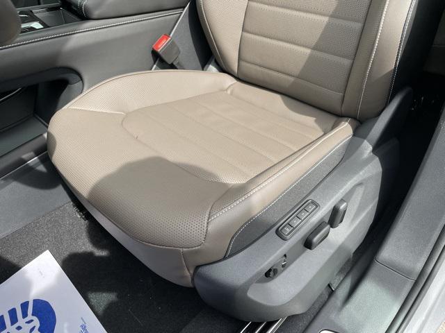 new 2025 Volkswagen Atlas car, priced at $46,572