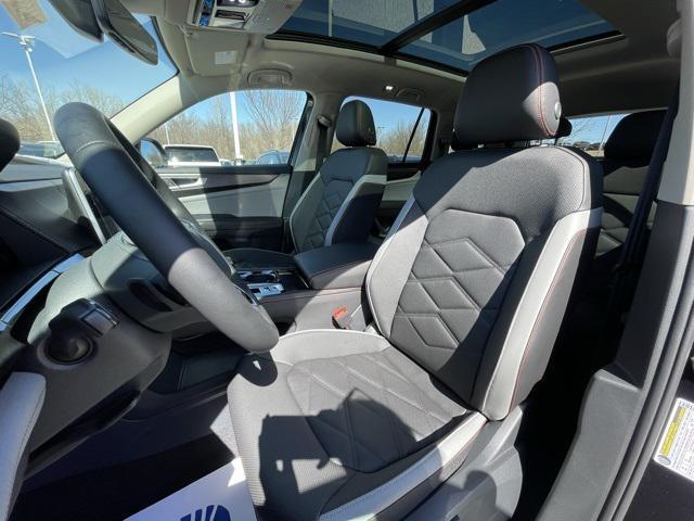 new 2025 Volkswagen Atlas car, priced at $43,904