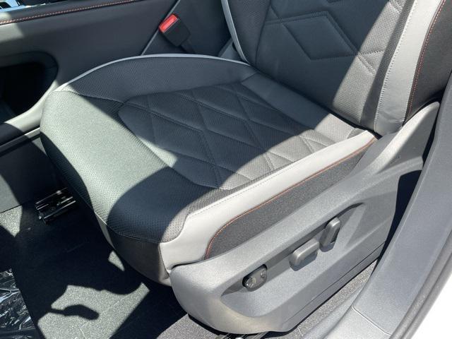 new 2025 Volkswagen Atlas car, priced at $42,154