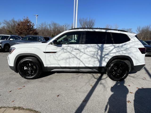 new 2025 Volkswagen Atlas car, priced at $48,002