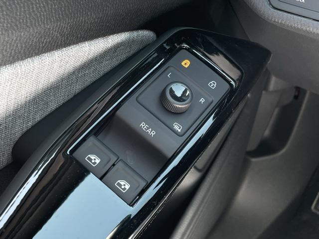 new 2025 Volkswagen ID.4 car, priced at $40,720