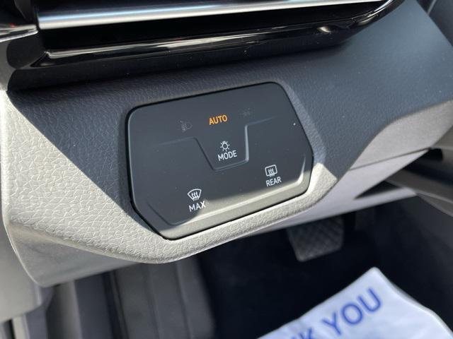 new 2025 Volkswagen ID.4 car, priced at $40,720