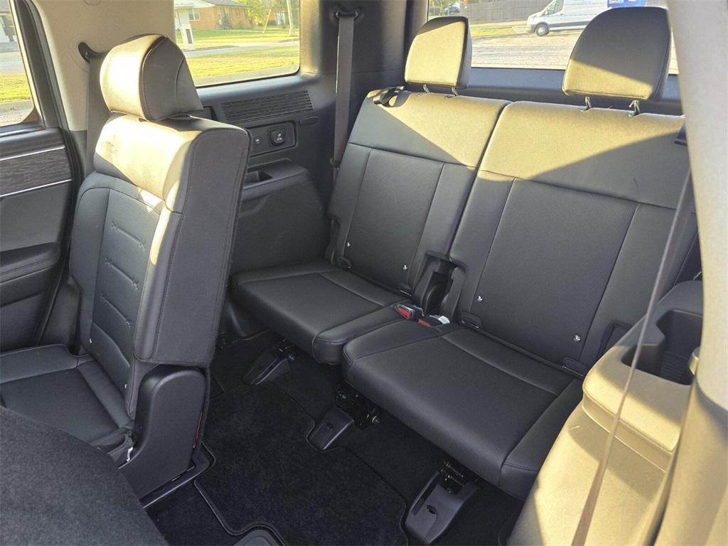 used 2025 Hyundai Santa Fe car, priced at $37,988