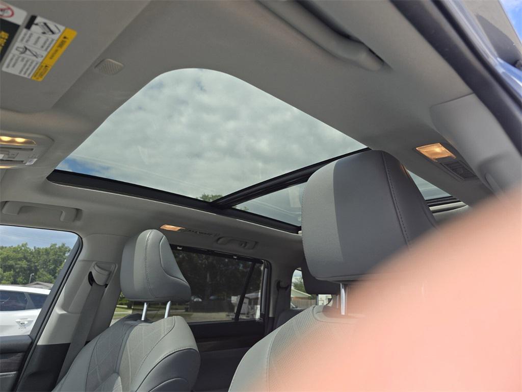 used 2021 Toyota Highlander car, priced at $38,500