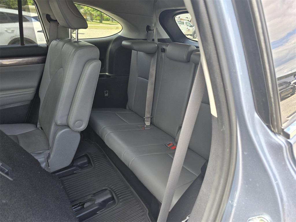 used 2021 Toyota Highlander car, priced at $38,500