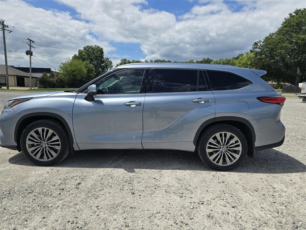 used 2021 Toyota Highlander car, priced at $38,500