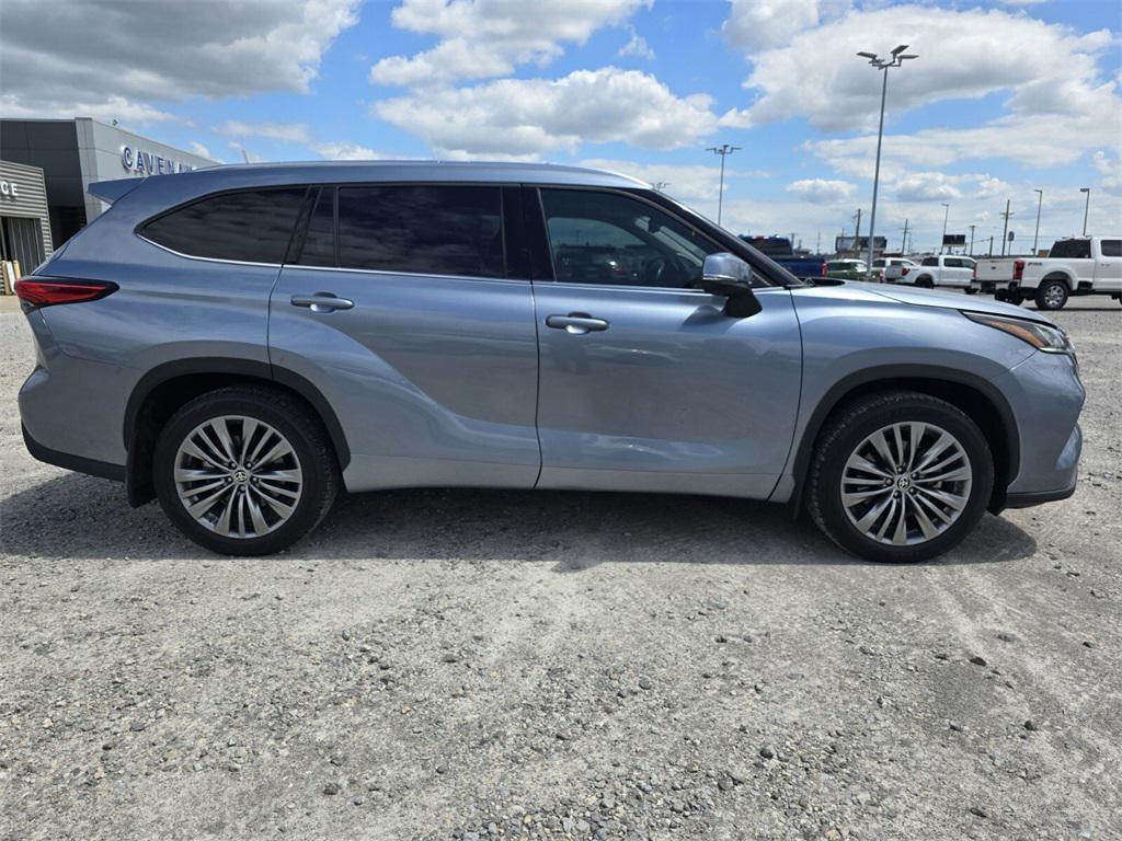 used 2021 Toyota Highlander car, priced at $38,500