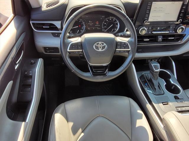 used 2021 Toyota Highlander car, priced at $33,997