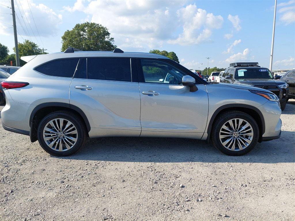 used 2021 Toyota Highlander car, priced at $36,987