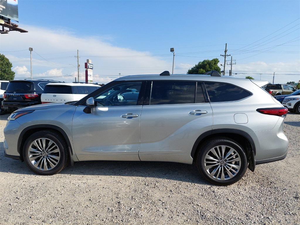 used 2021 Toyota Highlander car, priced at $36,987