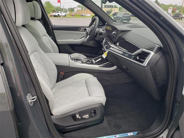 new 2026 BMW X7 car, priced at $100,375