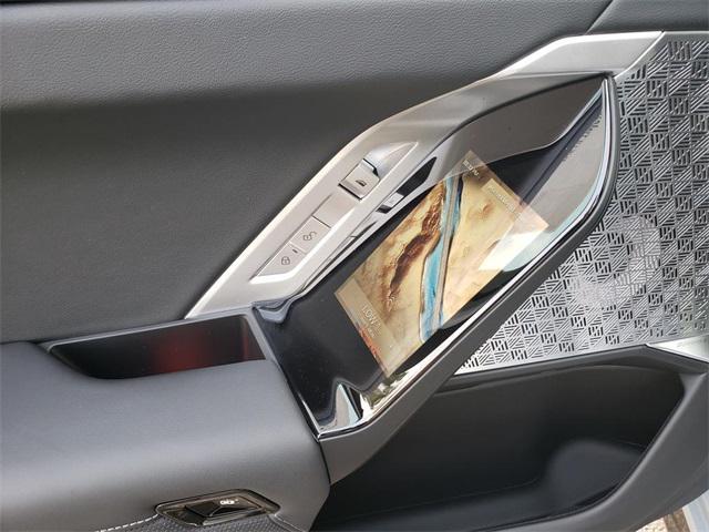 new 2025 BMW 760 car, priced at $132,900