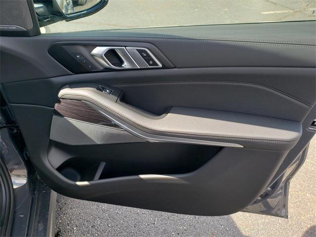 new 2026 BMW X7 car, priced at $101,435