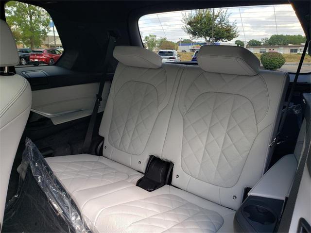new 2026 BMW X7 car, priced at $99,735