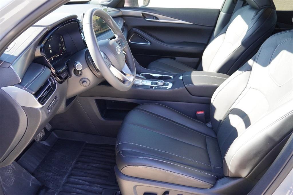 used 2025 INFINITI QX60 car, priced at $44,400
