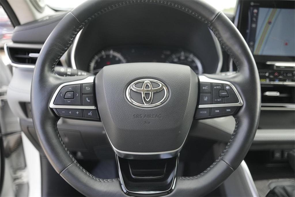 used 2021 Toyota Highlander car, priced at $35,750