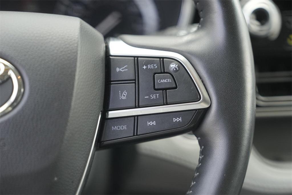 used 2021 Toyota Highlander car, priced at $35,750