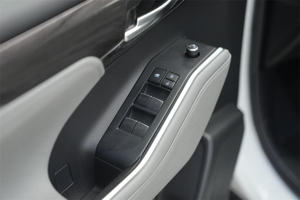 used 2021 Toyota Highlander car, priced at $35,750