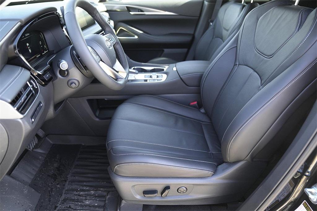 used 2025 INFINITI QX60 car, priced at $41,650