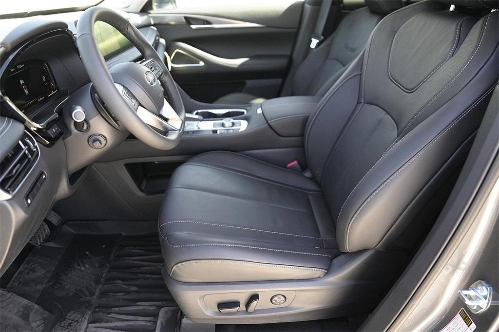 used 2025 INFINITI QX60 car, priced at $45,500