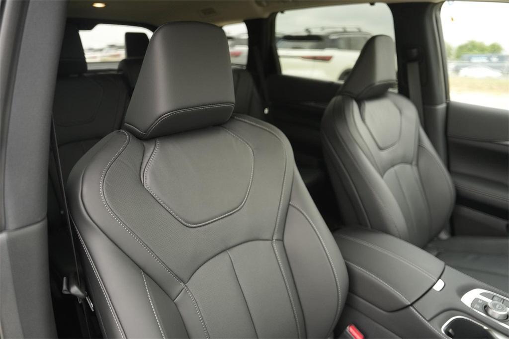 new 2025 INFINITI QX60 car, priced at $56,577