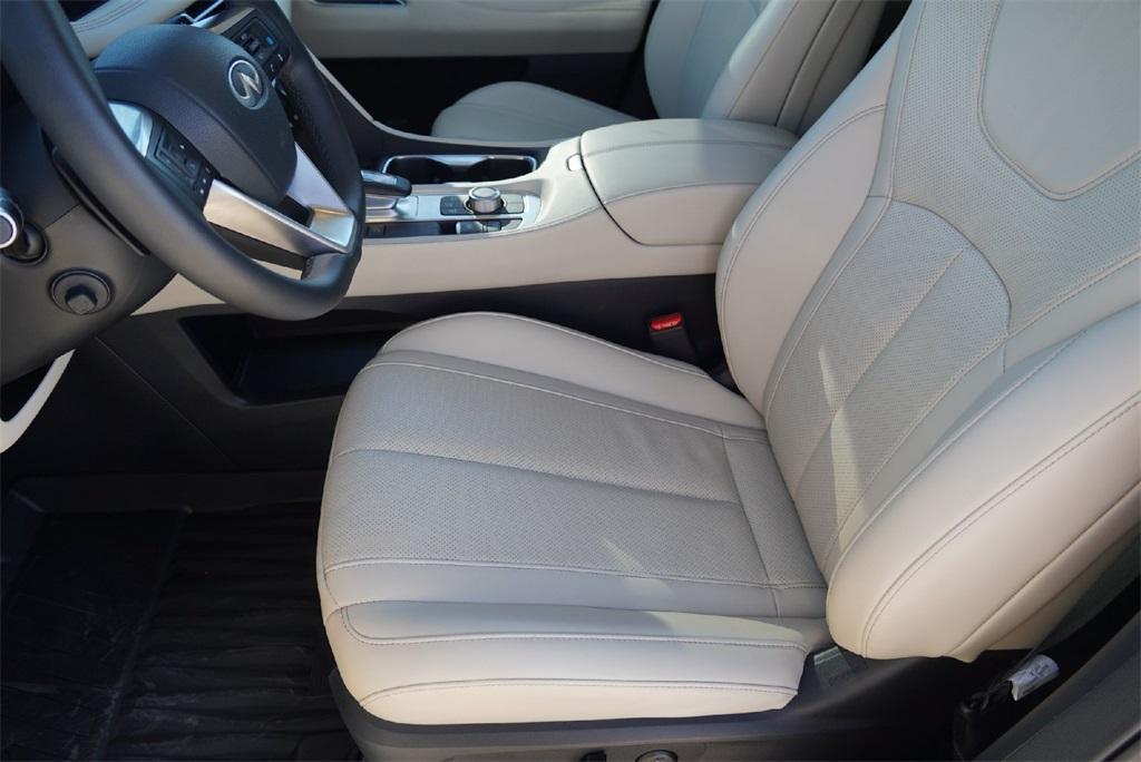 used 2025 INFINITI QX60 car, priced at $45,900