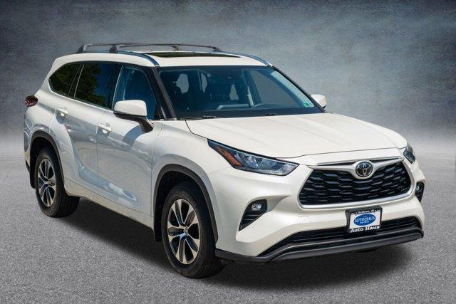 used 2020 Toyota Highlander car, priced at $28,999