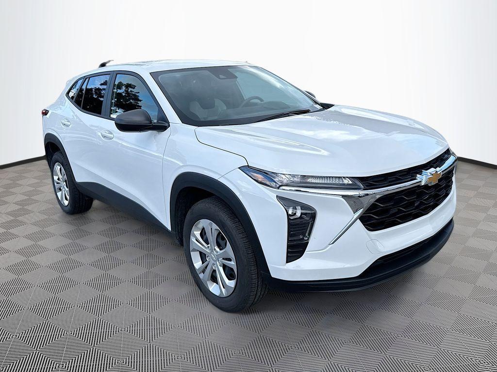 used 2025 Chevrolet Trax car, priced at $19,995