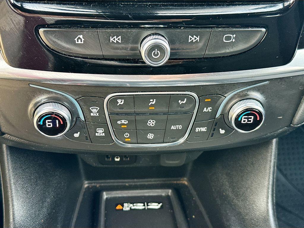 used 2023 Chevrolet Traverse car, priced at $27,988