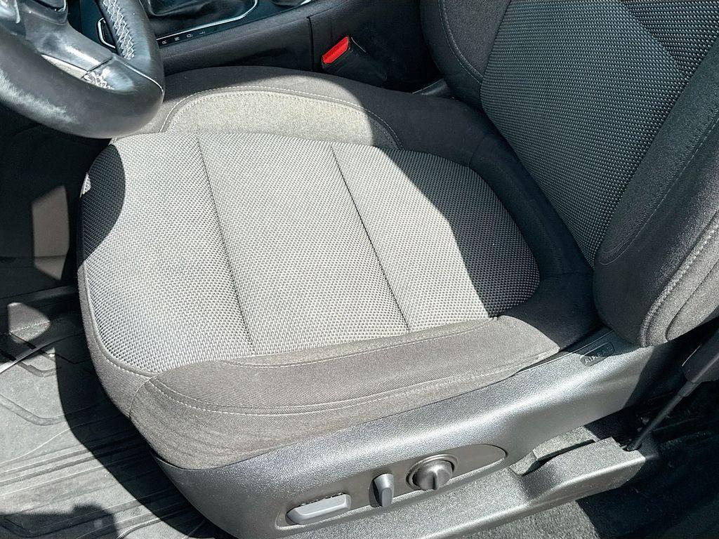 used 2023 Chevrolet Traverse car, priced at $27,988
