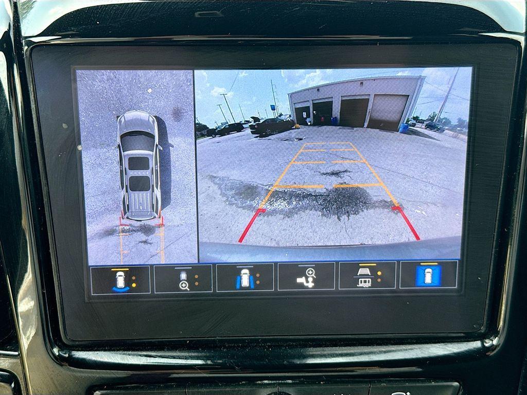 used 2023 Chevrolet Traverse car, priced at $27,988