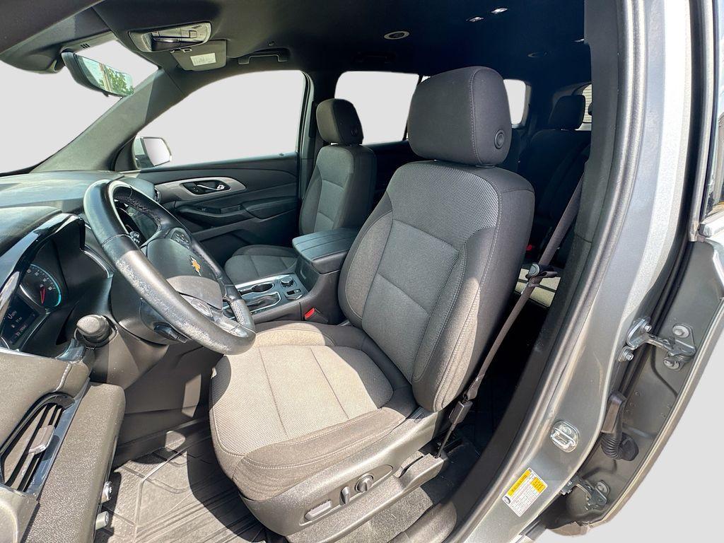 used 2023 Chevrolet Traverse car, priced at $27,988