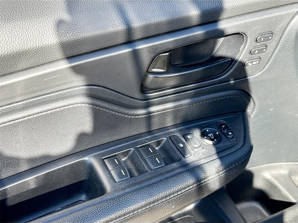 used 2023 Honda Odyssey car, priced at $33,887