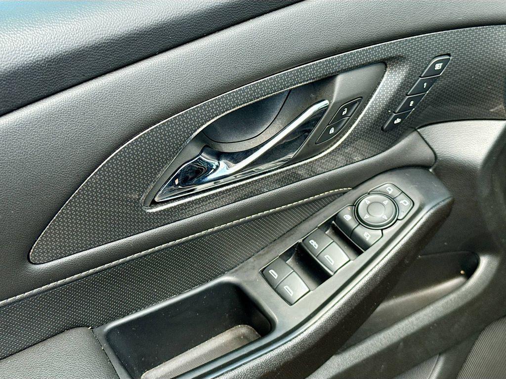 used 2023 Chevrolet Traverse car, priced at $37,674