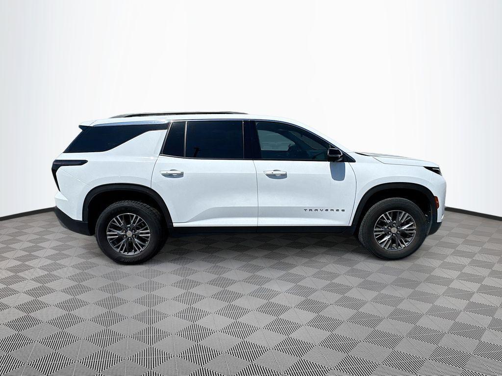 used 2024 Chevrolet Traverse car, priced at $33,998