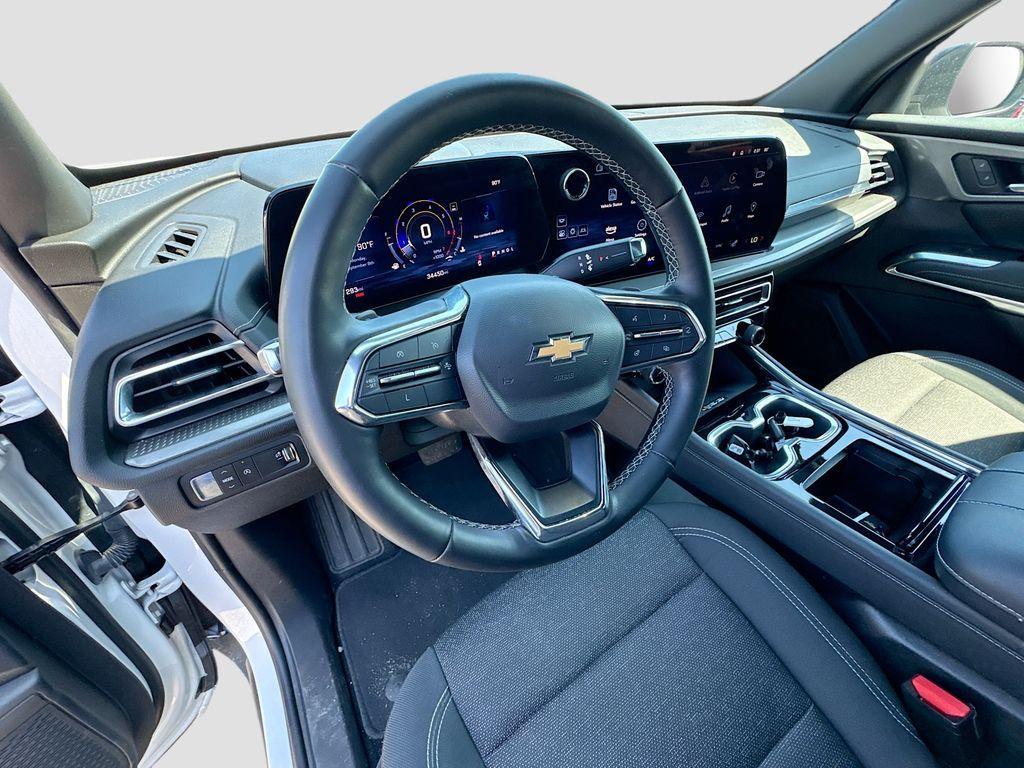 used 2024 Chevrolet Traverse car, priced at $33,998