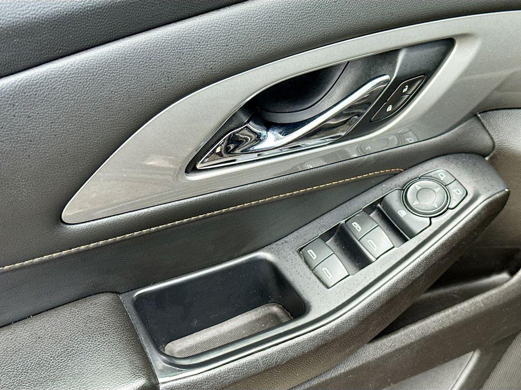 used 2021 Chevrolet Traverse car, priced at $21,878