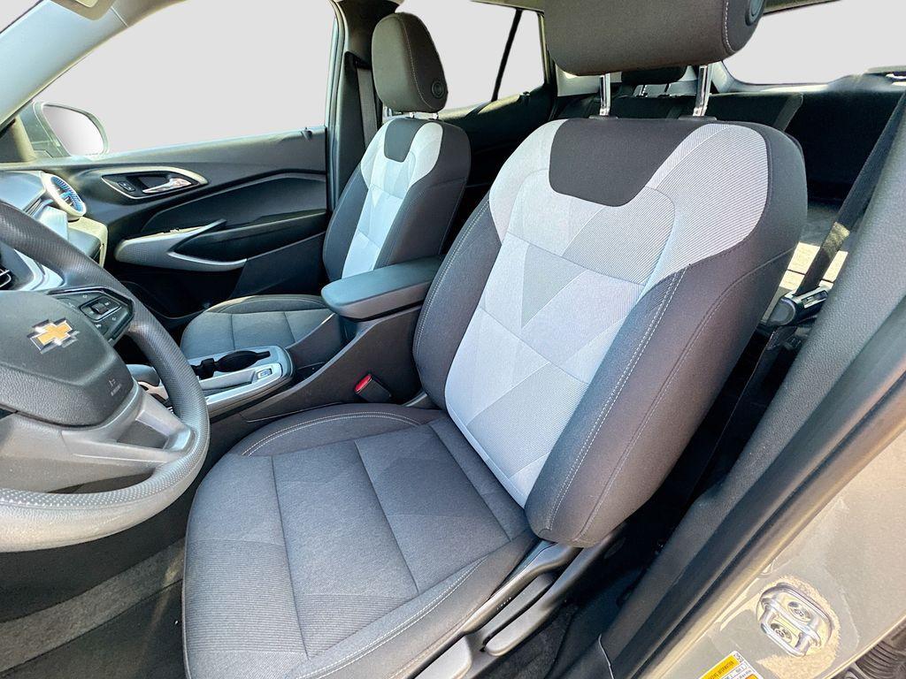 used 2025 Chevrolet Trax car, priced at $19,995