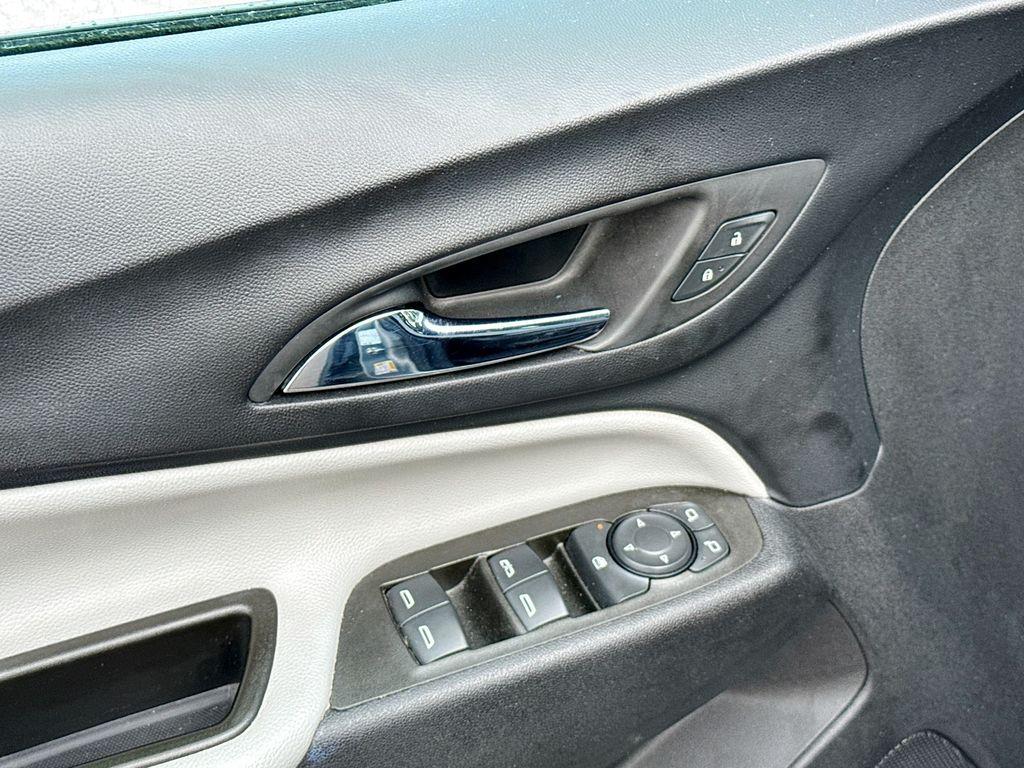 used 2023 Chevrolet Equinox car, priced at $19,388