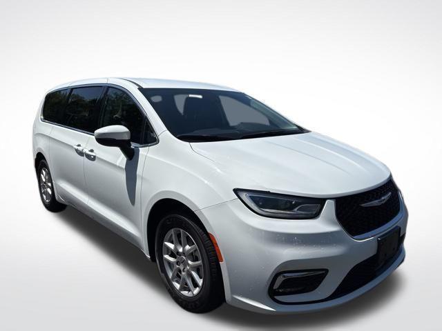 used 2023 Chrysler Pacifica car, priced at $26,000