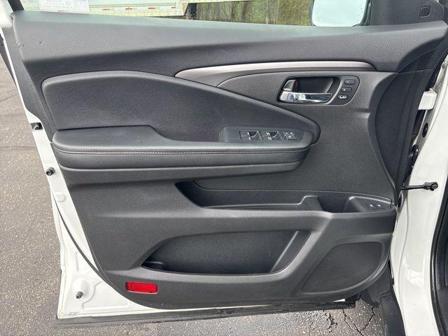 used 2022 Honda Pilot car, priced at $35,523
