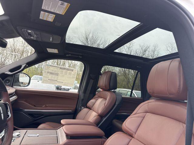 new 2025 Lincoln Navigator car