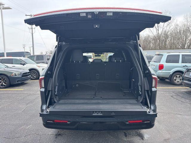 new 2025 Lincoln Navigator car