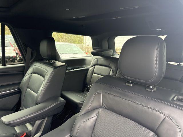 new 2025 Lincoln Navigator car